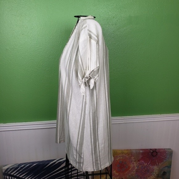 Chaser Women's Grey White Vertical Stripe Long Tunic Top Size Medium - Picture 8 of 8